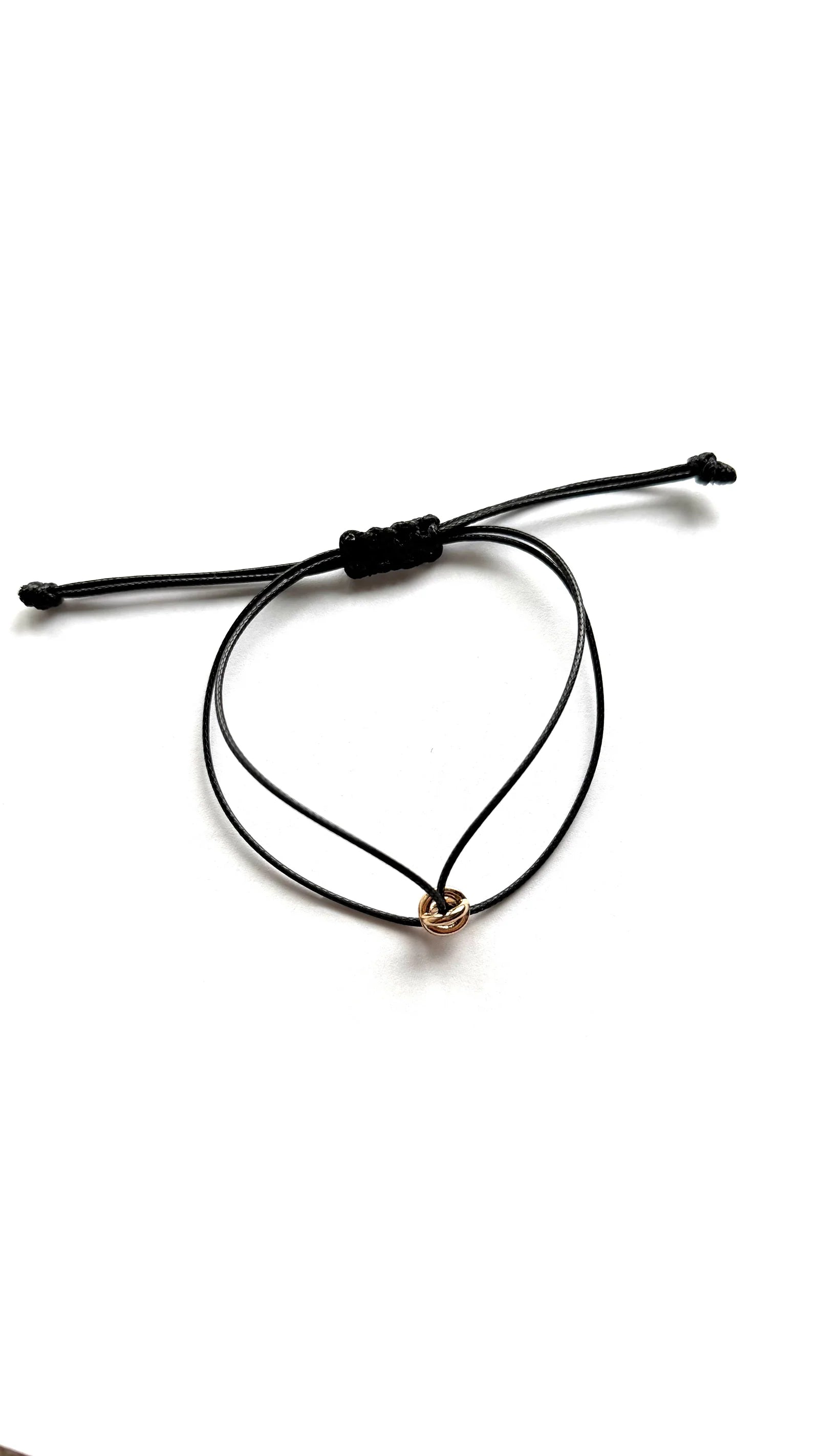 ORÉA Noir showing the adjustable sliding closure